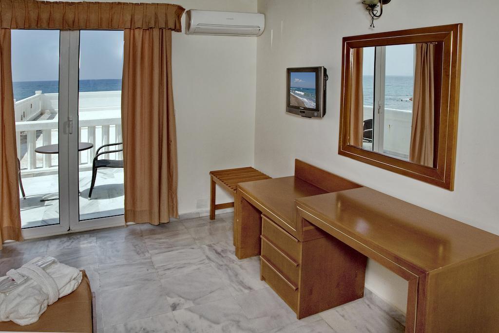 Jo An Beach Hotel Adelianos Kampos Exteriör bild