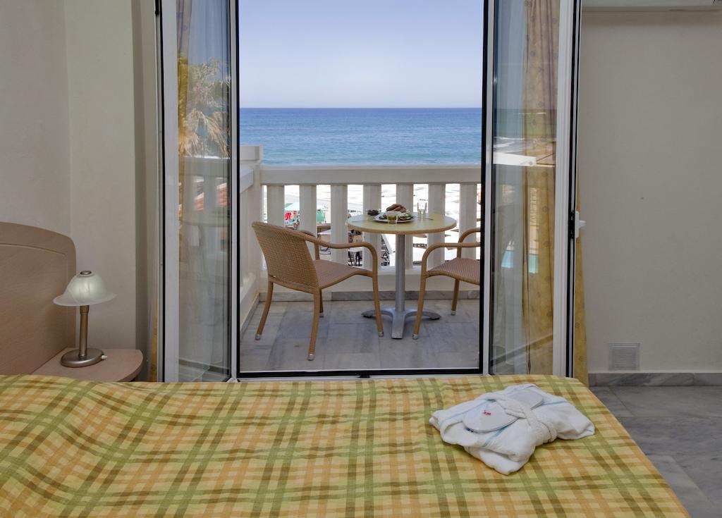 Jo An Beach Hotel Adelianos Kampos Exteriör bild