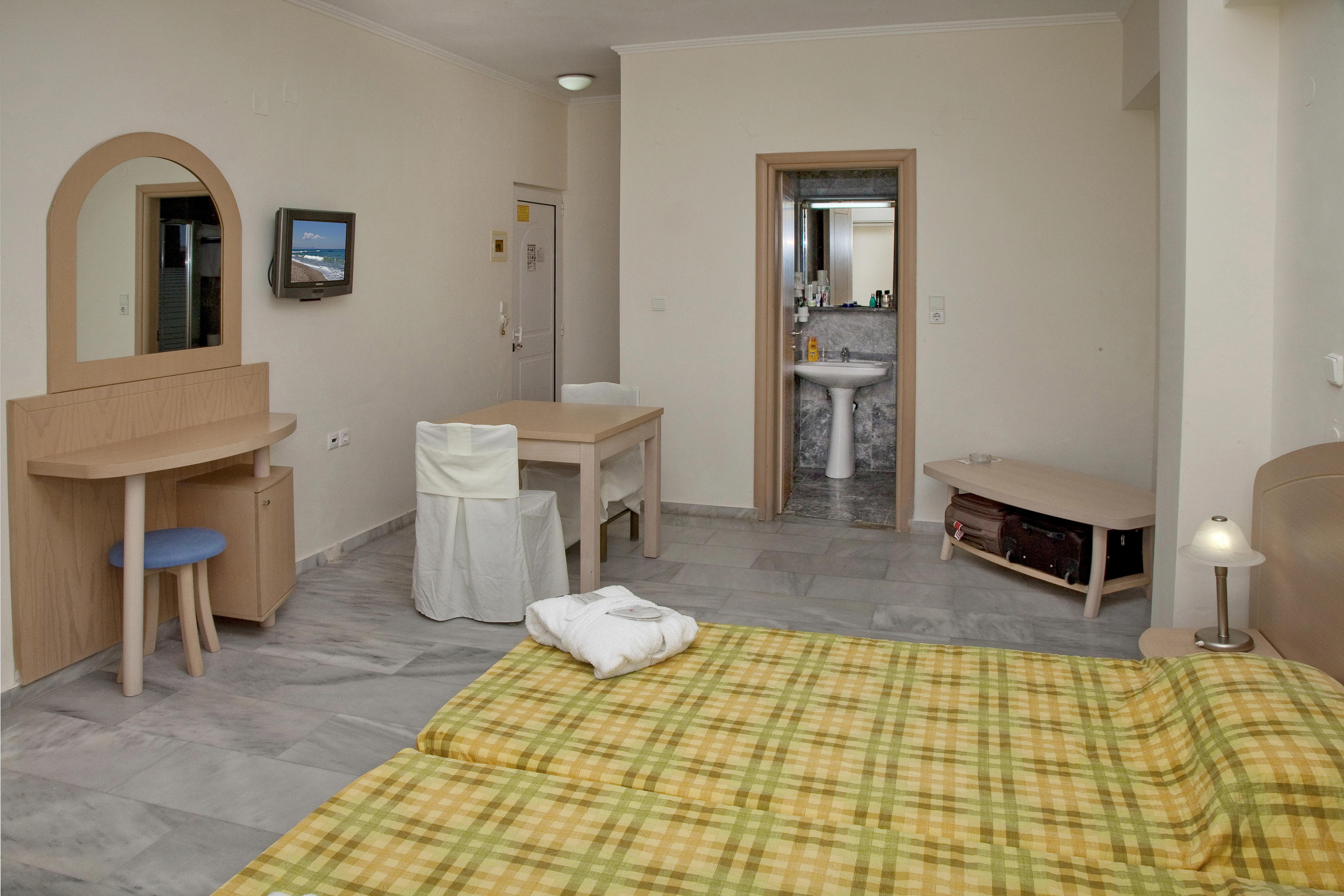 Jo An Beach Hotel Adelianos Kampos Exteriör bild