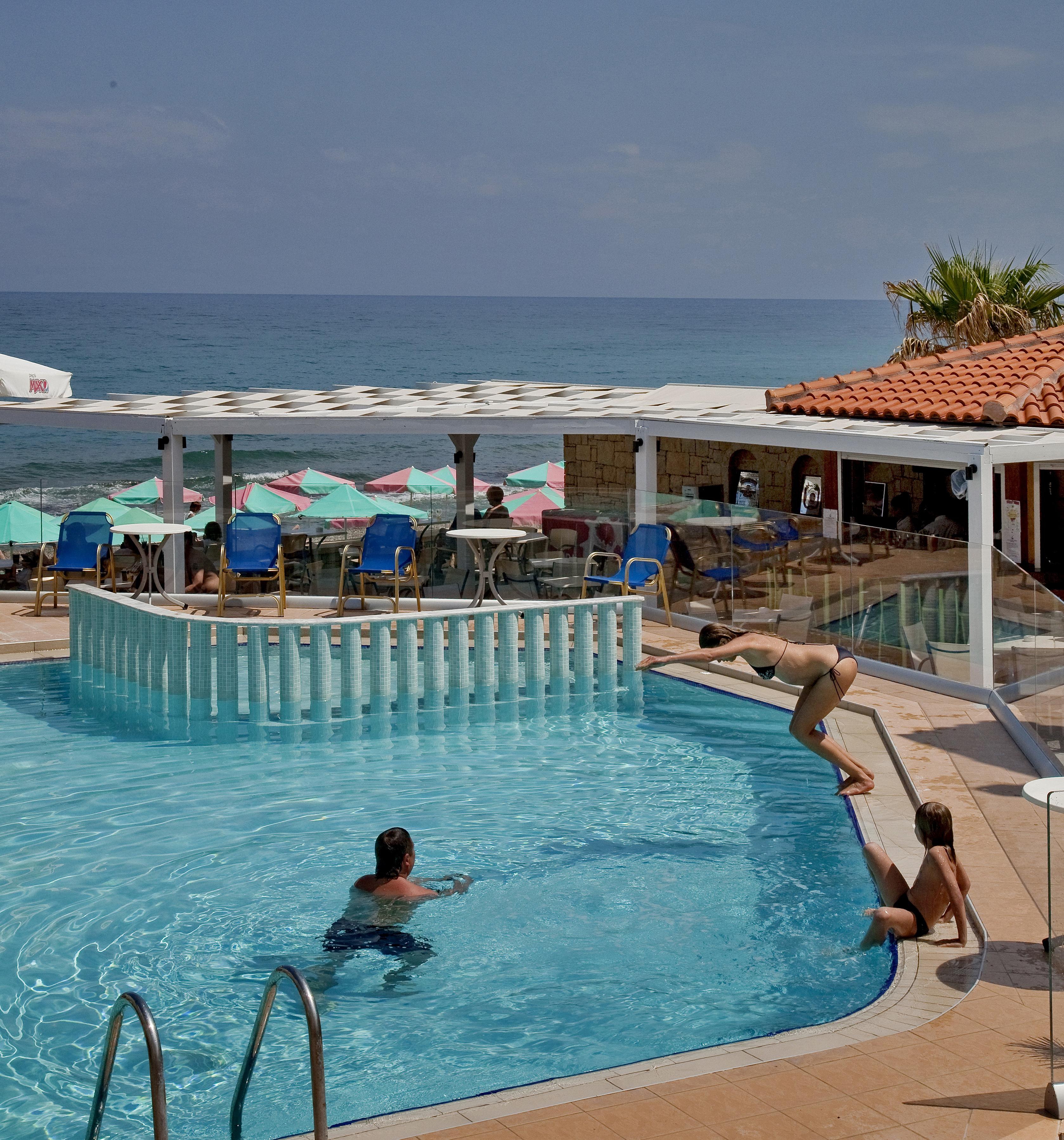 Jo An Beach Hotel Adelianos Kampos Exteriör bild