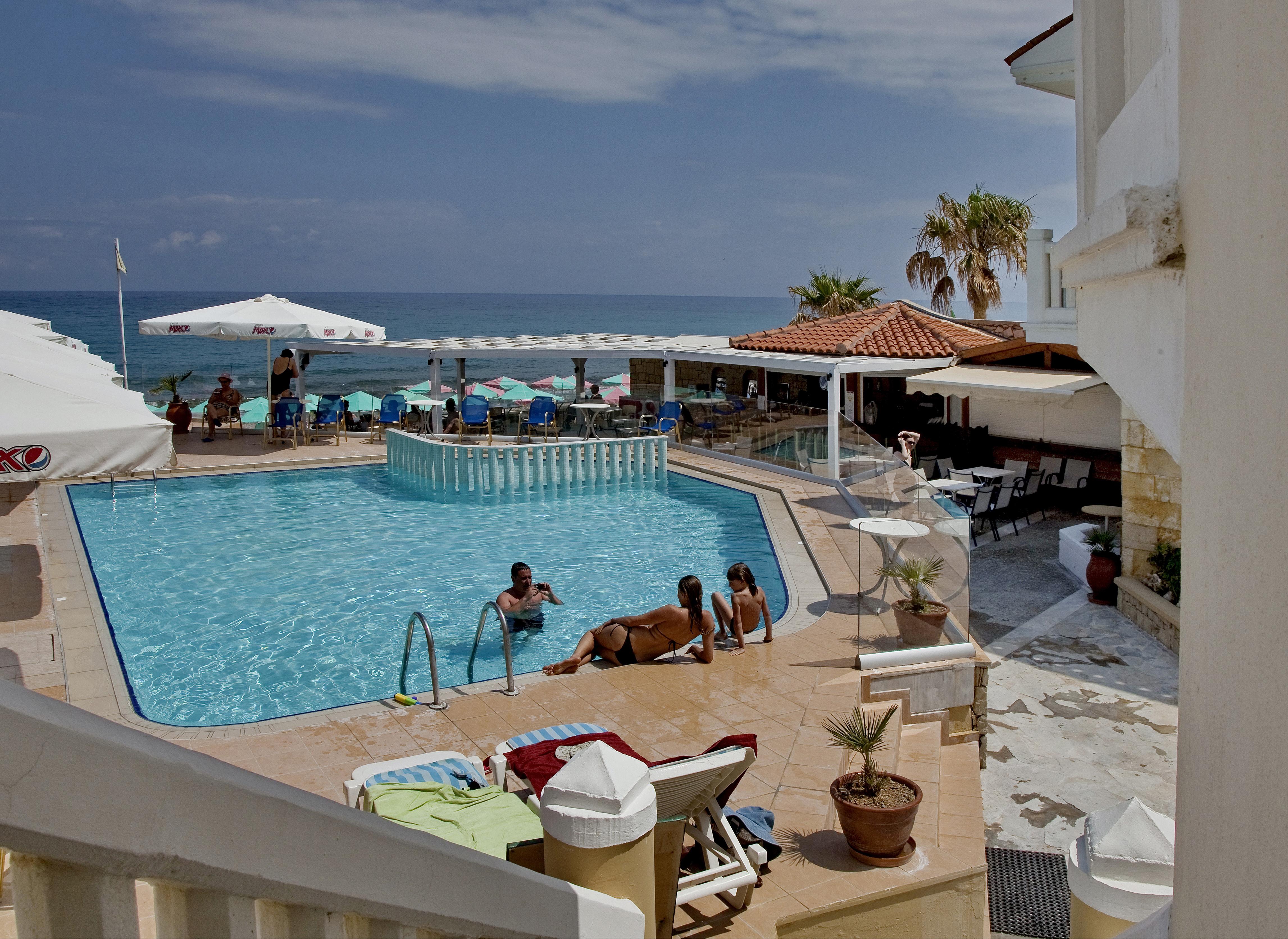 Jo An Beach Hotel Adelianos Kampos Exteriör bild