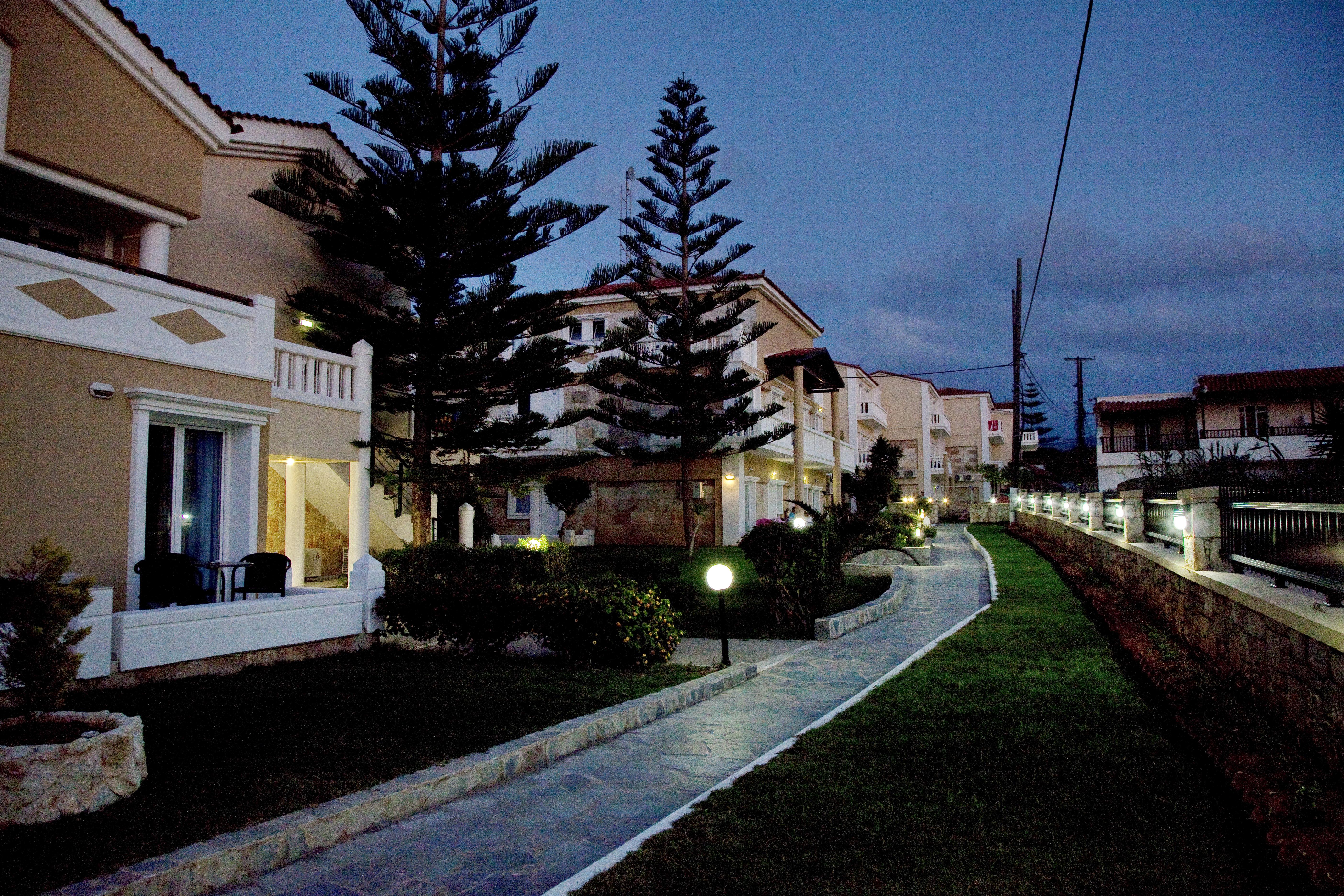 Jo An Beach Hotel Adelianos Kampos Exteriör bild