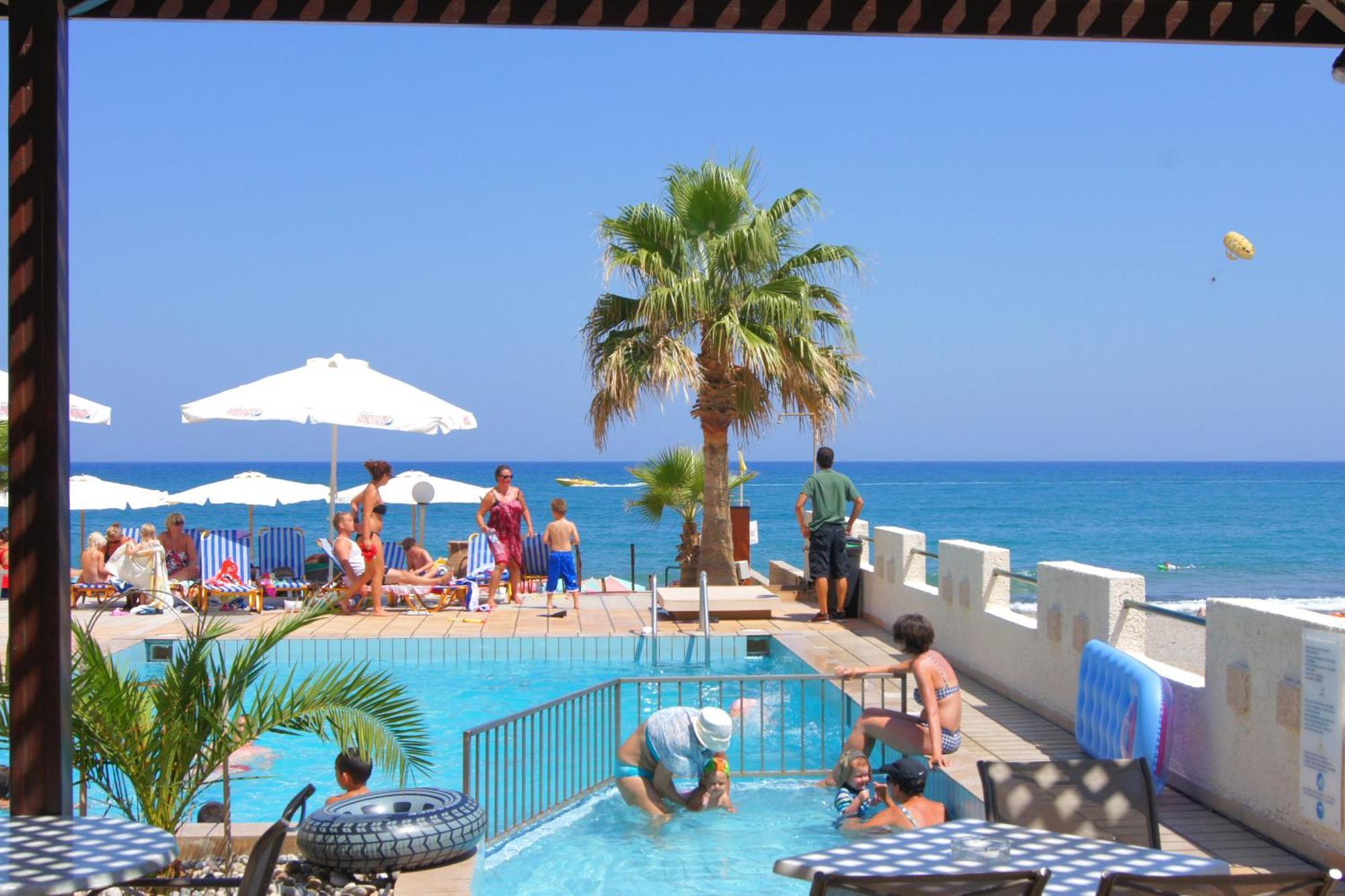 Jo An Beach Hotel Adelianos Kampos Exteriör bild